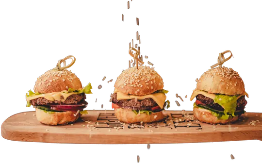 Trois mini burgers créoles sur une planche